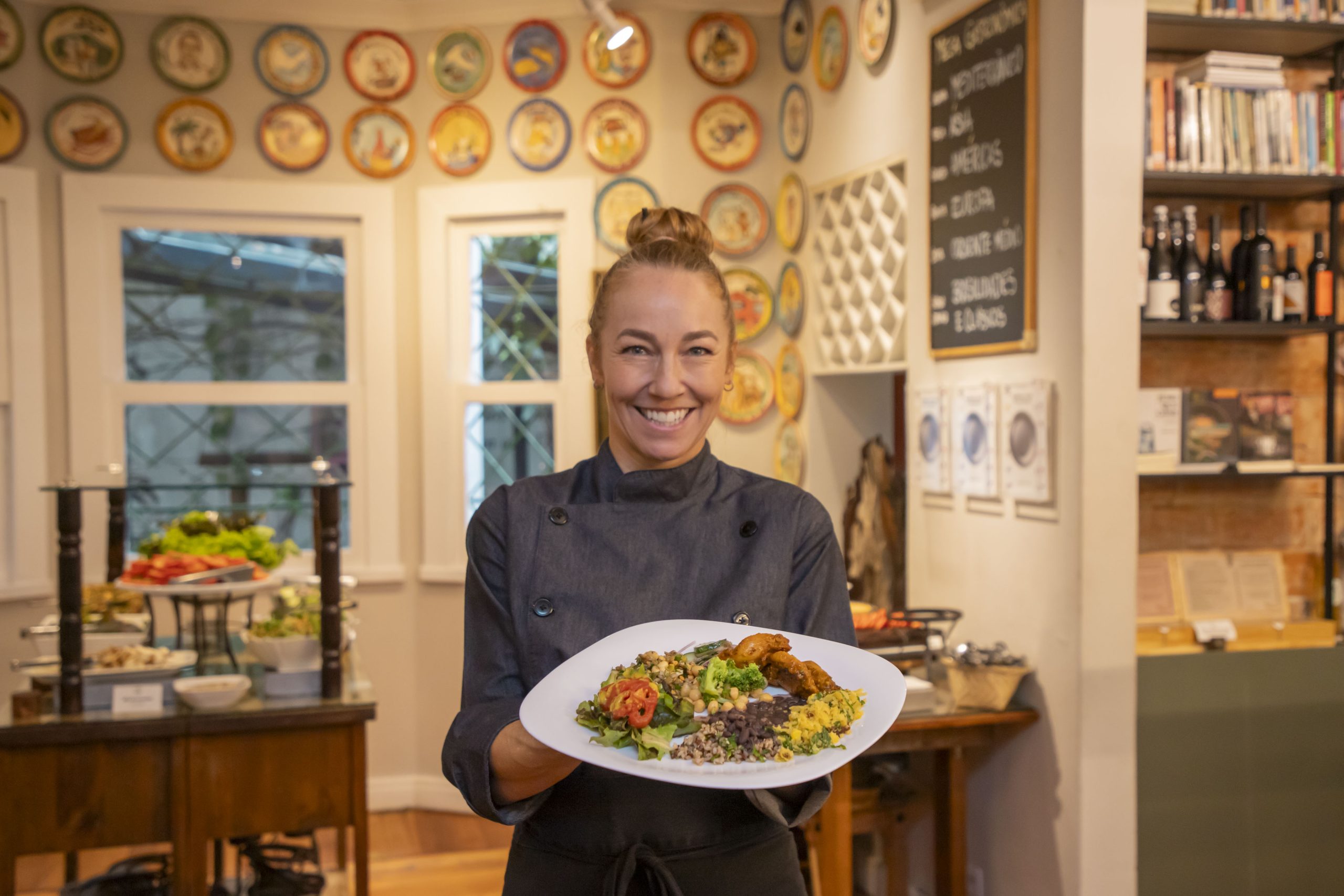 Gabriela Aksamitas Vilar de Carvalho, do Quintana Gastronomia, que ficou em 2º lugar como empresa de pequeno porte no Prêmio Empreendedora. Curitiba, 09/03/2026. Foto: Isabella Mayer/SECOM